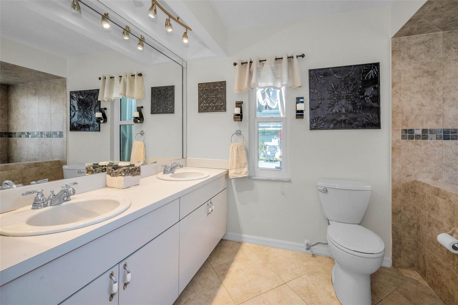 Image 32 of 67 For 9525 Via Segovia