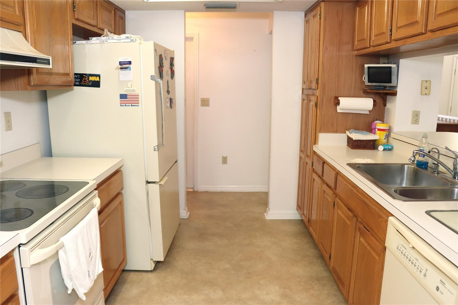 Image 42 of 73 For 1514 Overland Drive