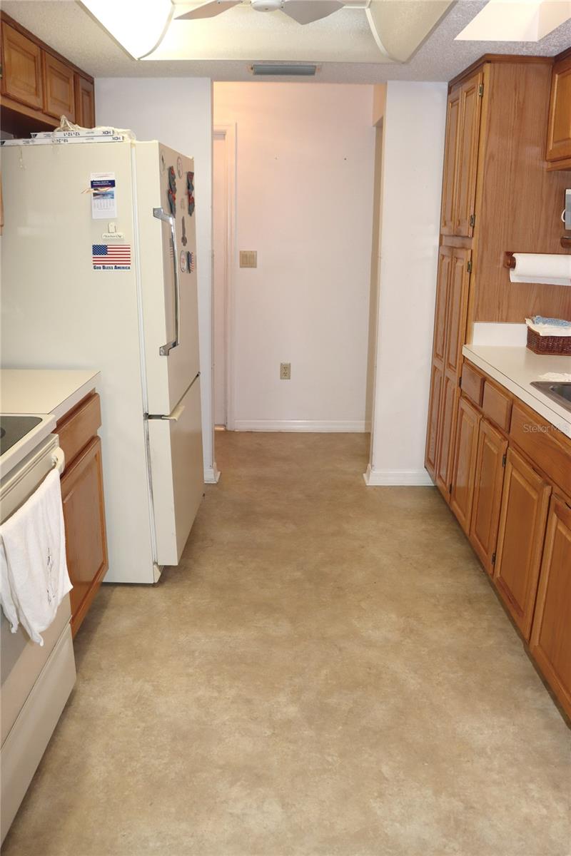 Image 43 of 73 For 1514 Overland Drive