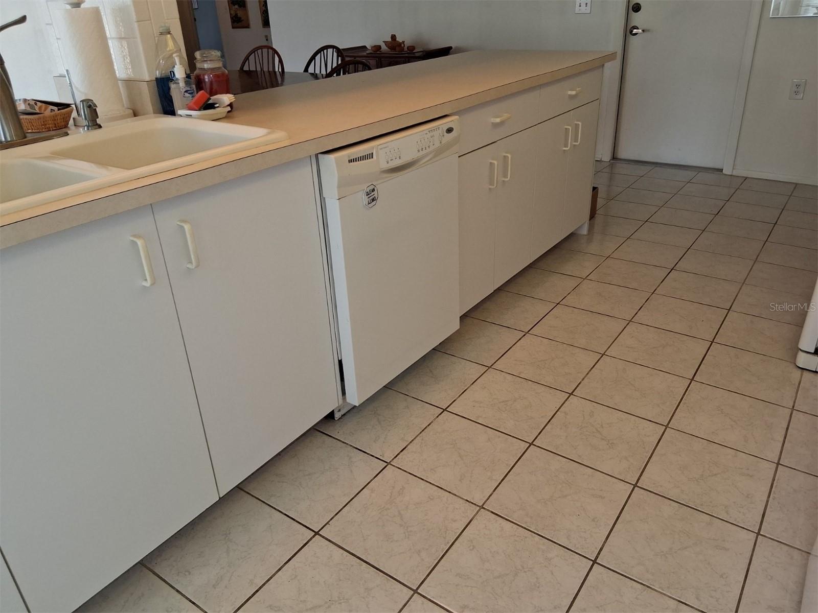 Image 15 of 28 For 9142 Cotswald Way 86