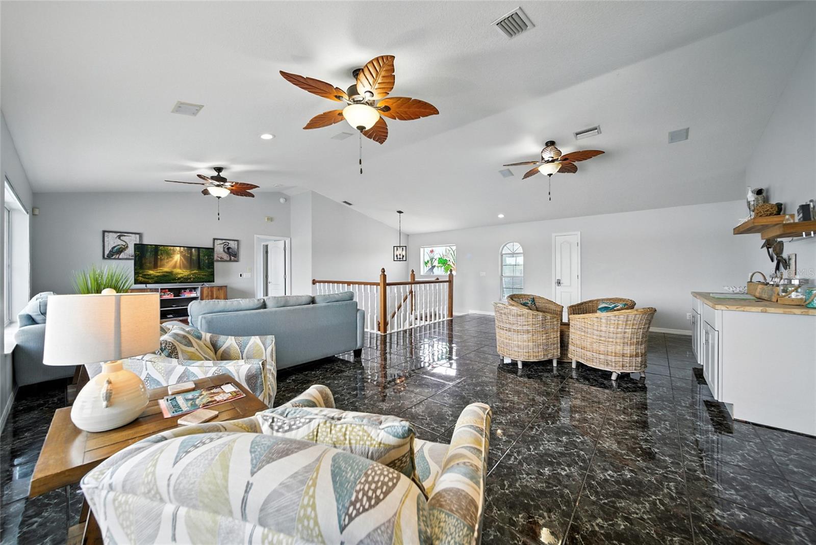 Listing photo id 8 for 2435 Watersedge Drive