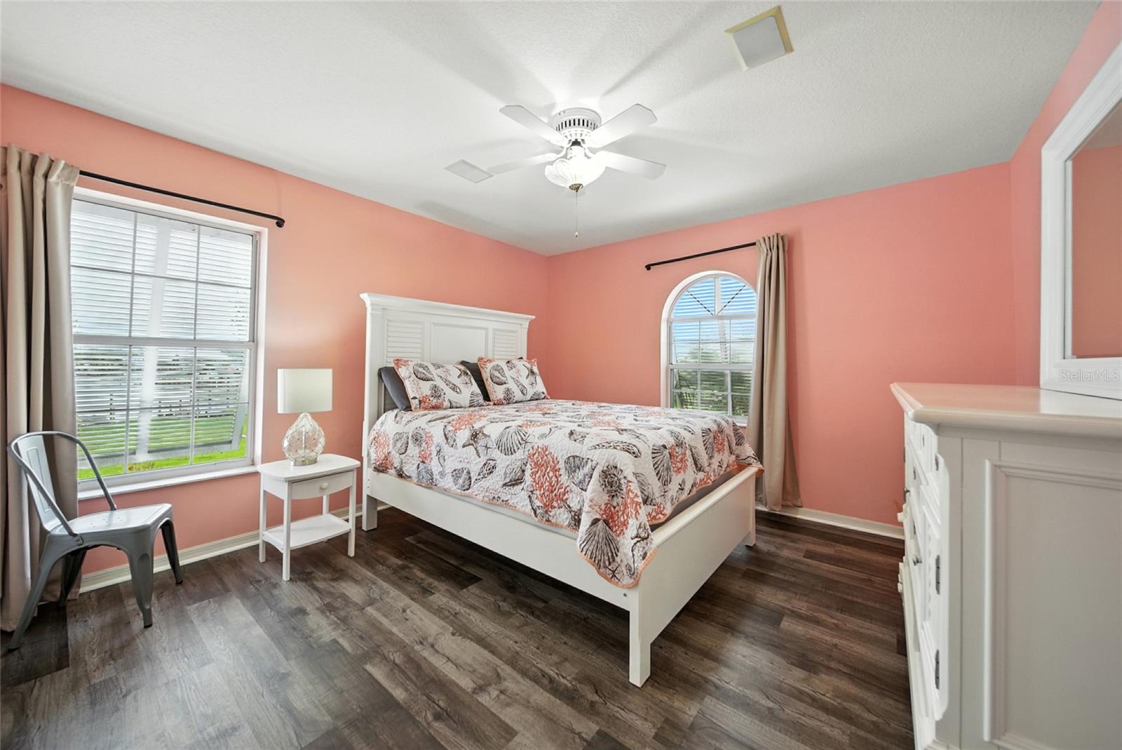 Listing photo id 22 for 2435 Watersedge Drive