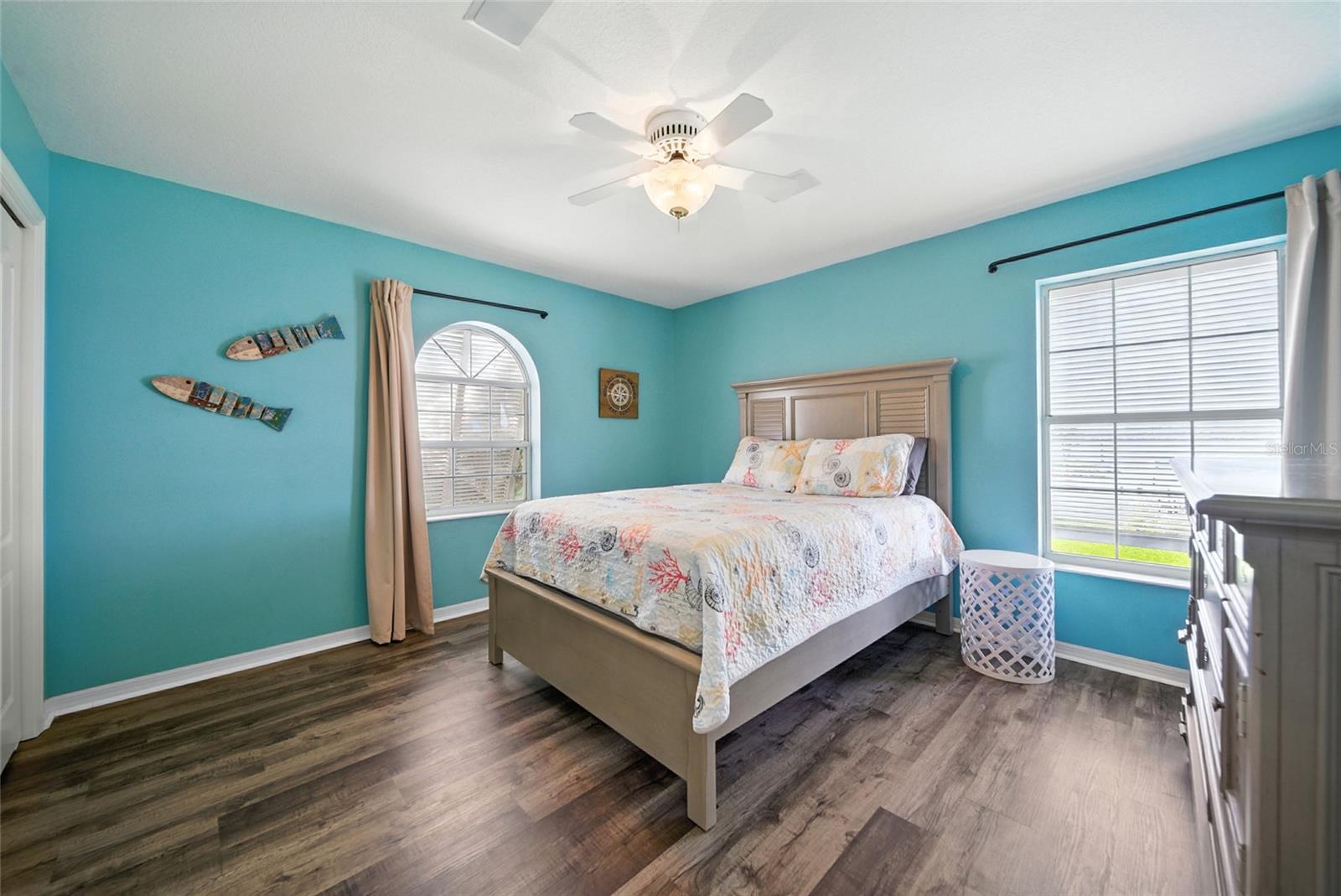 Listing photo id 25 for 2435 Watersedge Drive