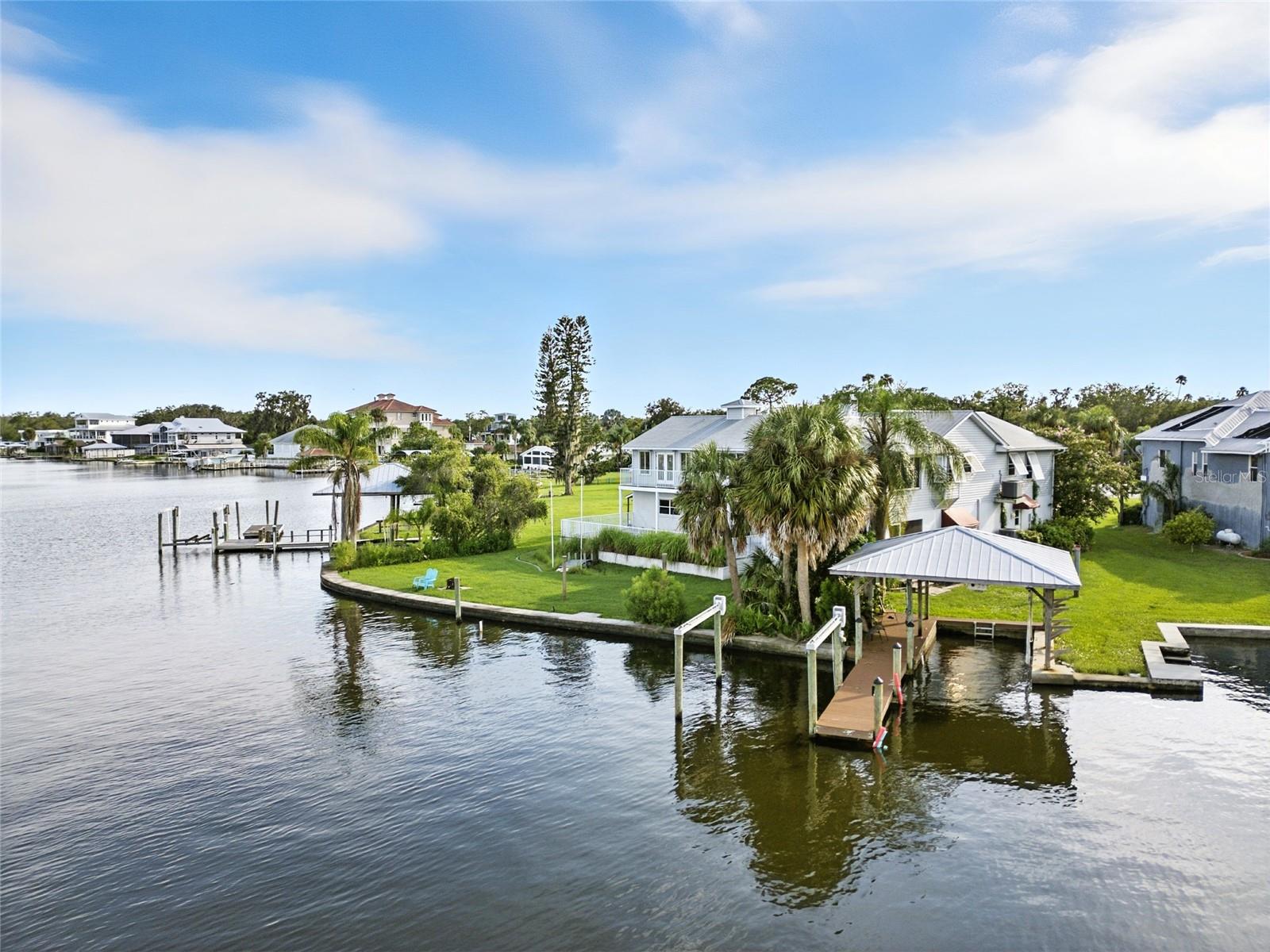 Listing photo id 1 for 2435 Watersedge Drive
