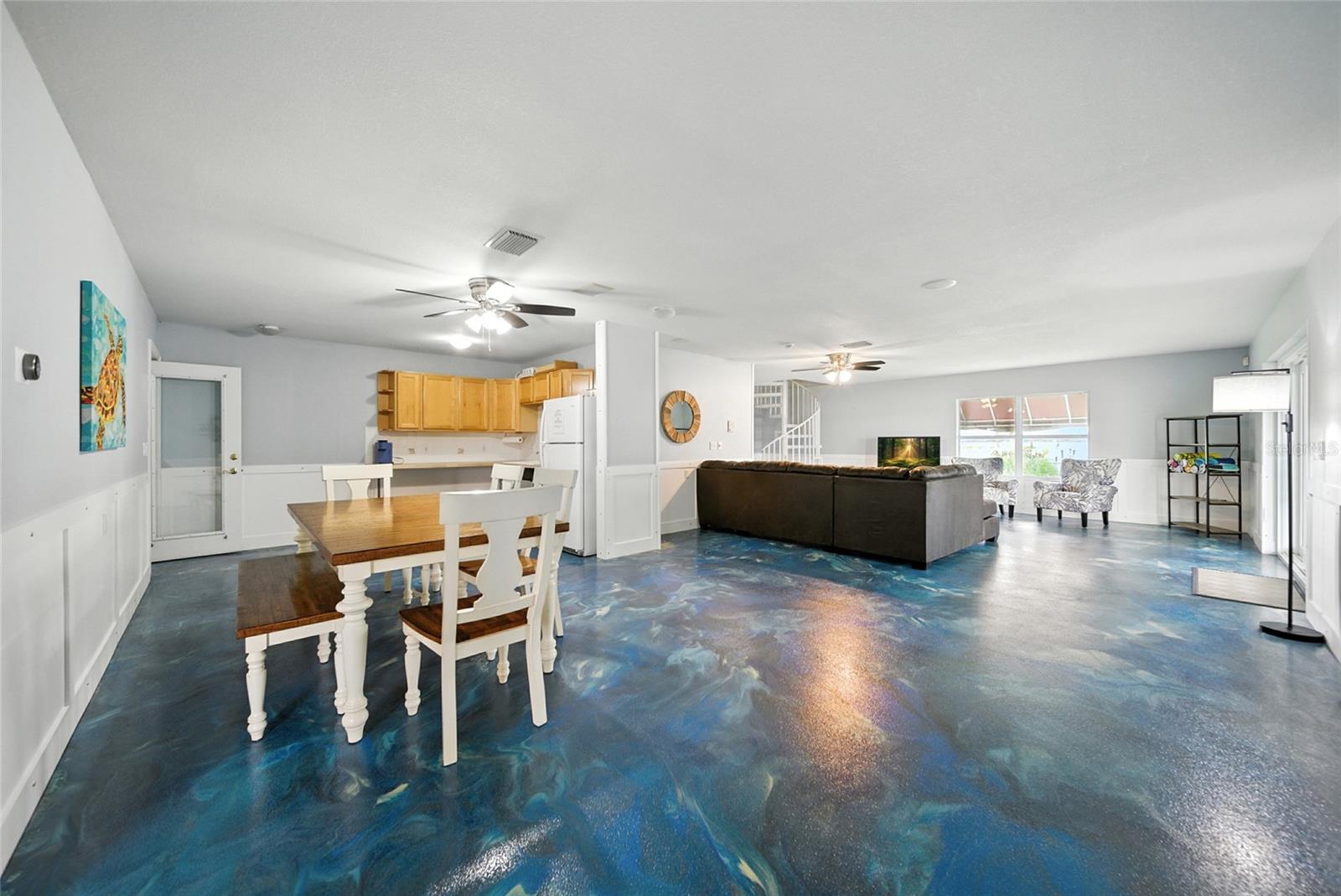 Listing photo id 28 for 2435 Watersedge Drive