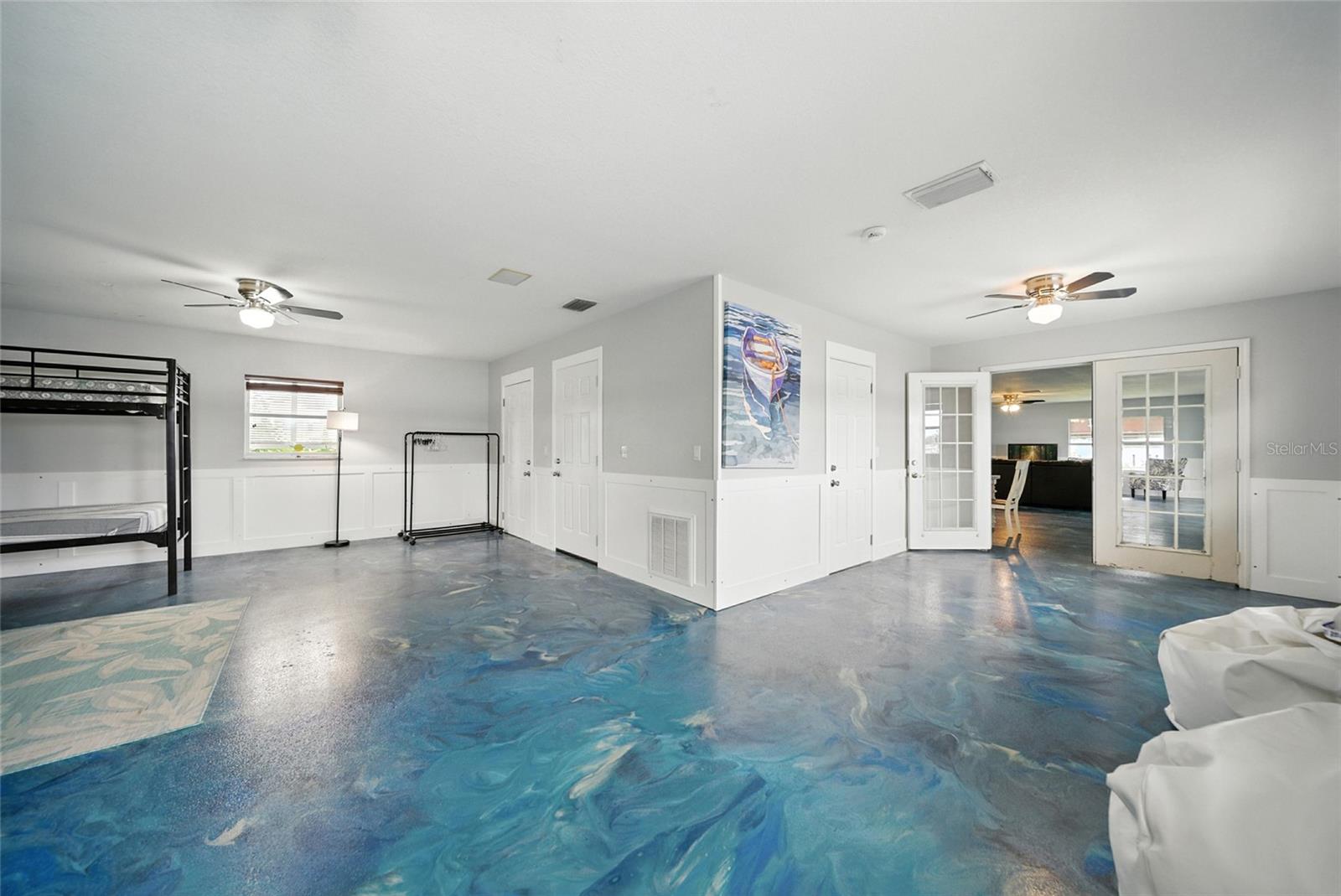 Listing photo id 30 for 2435 Watersedge Drive