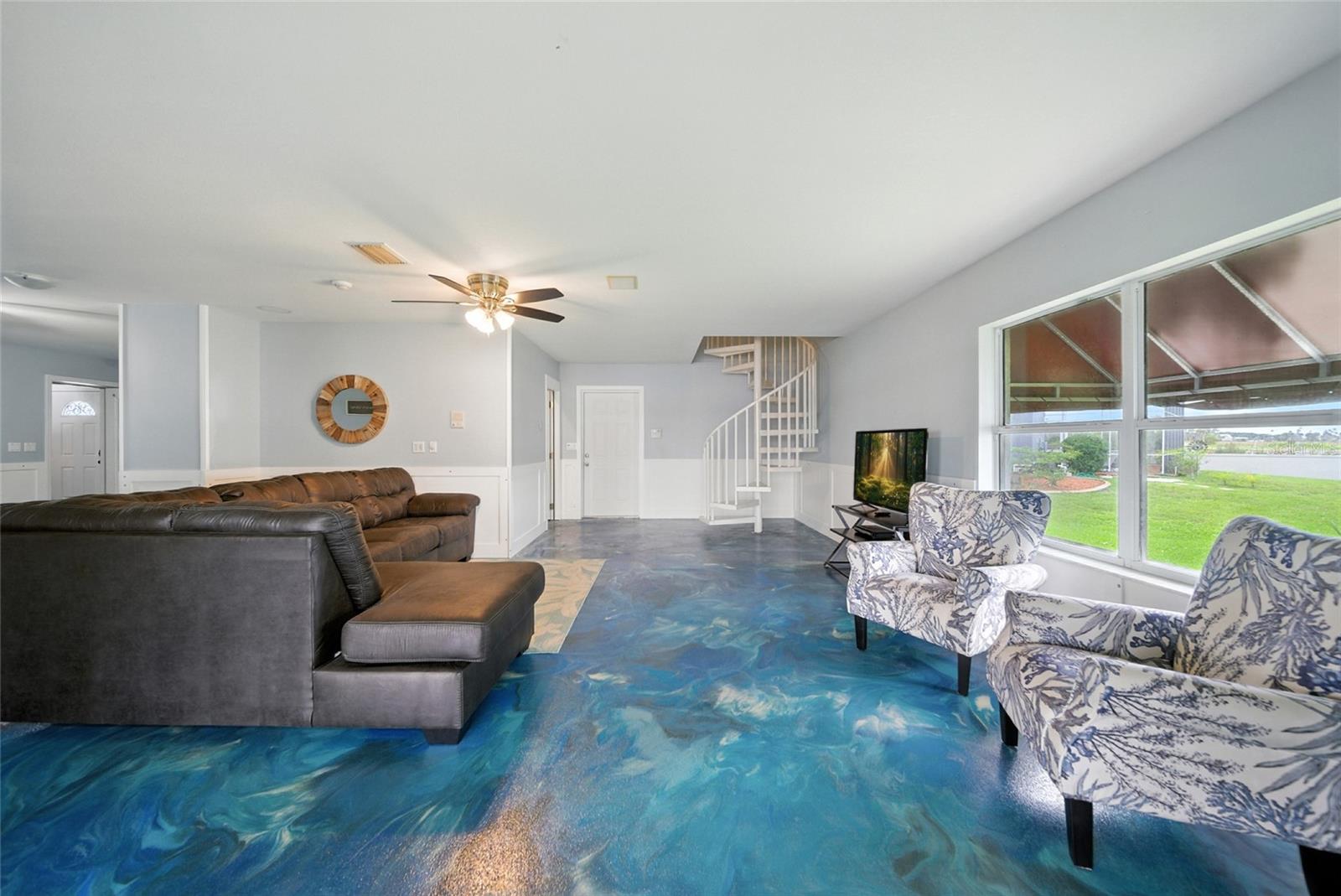 Listing photo id 31 for 2435 Watersedge Drive