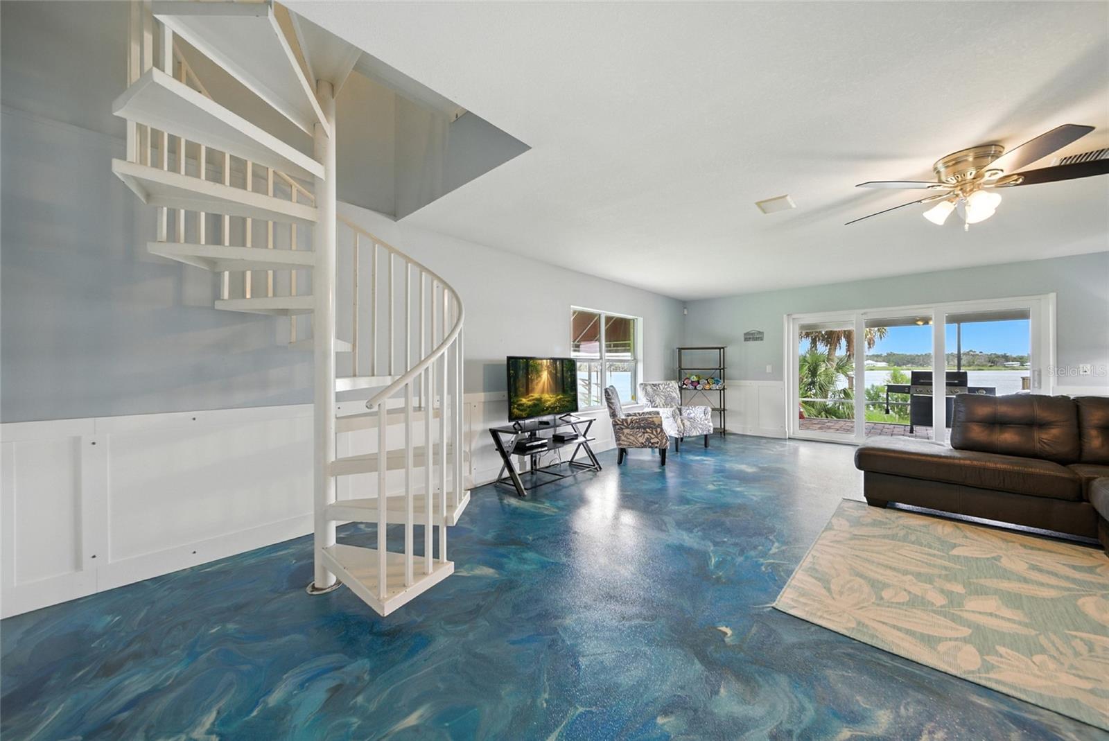 Listing photo id 32 for 2435 Watersedge Drive