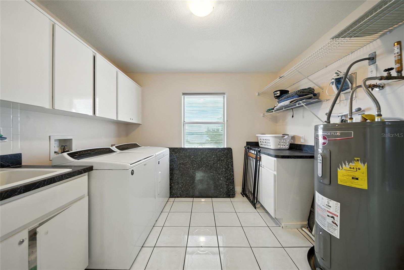 Listing photo id 35 for 2435 Watersedge Drive