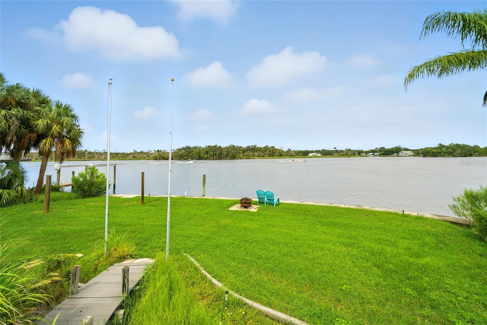 Listing photo id 39 for 2435 Watersedge Drive