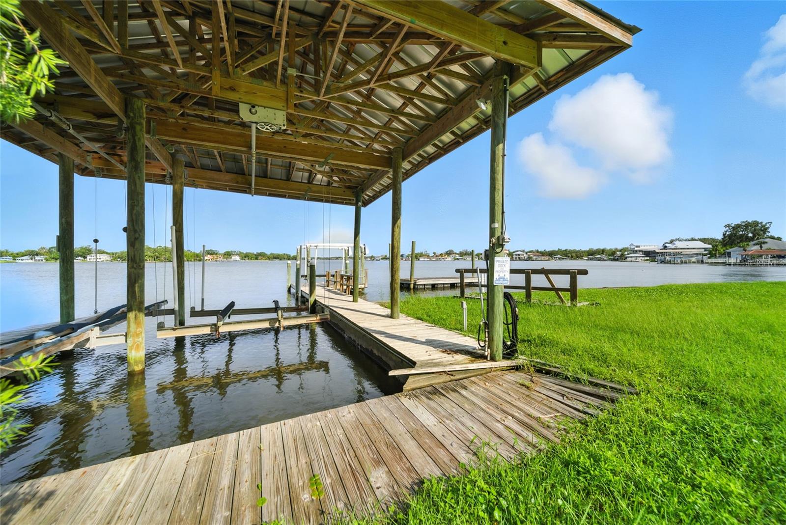 Listing photo id 44 for 2435 Watersedge Drive