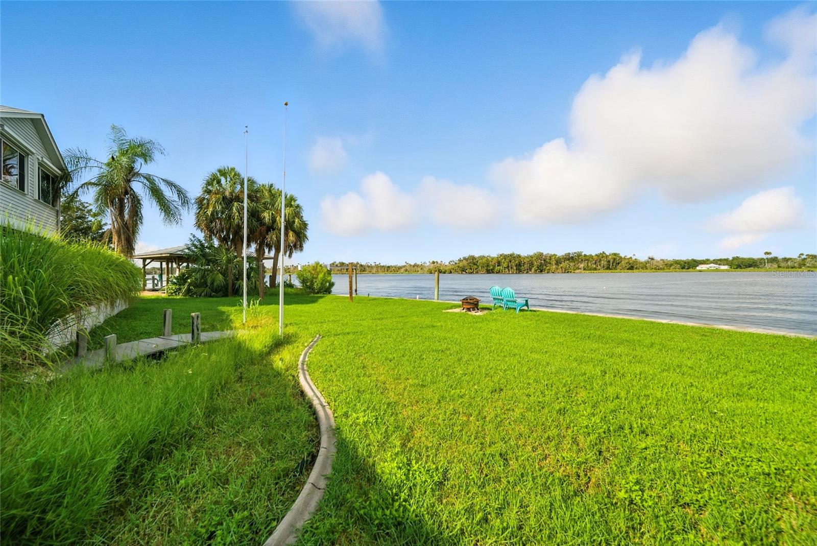 Listing photo id 45 for 2435 Watersedge Drive