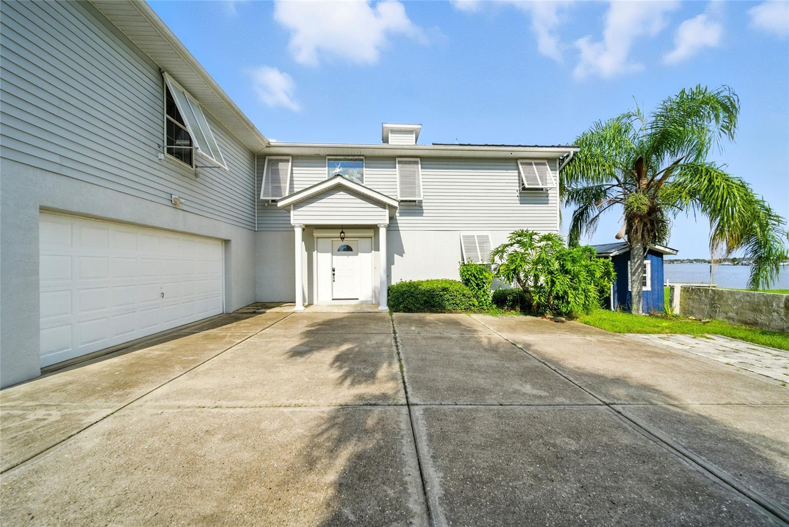 Listing photo id 3 for 2435 Watersedge Drive