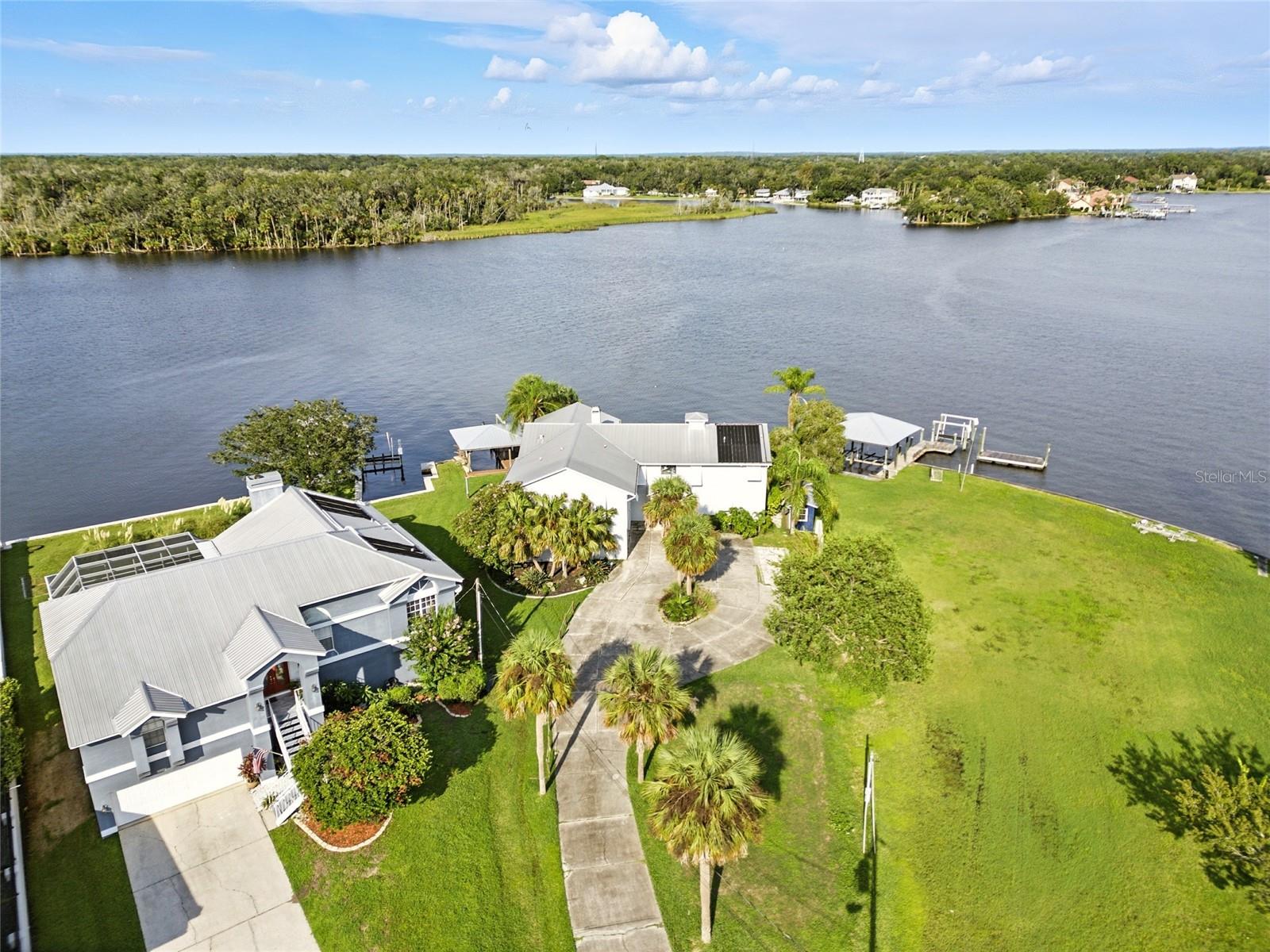 Listing photo id 48 for 2435 Watersedge Drive