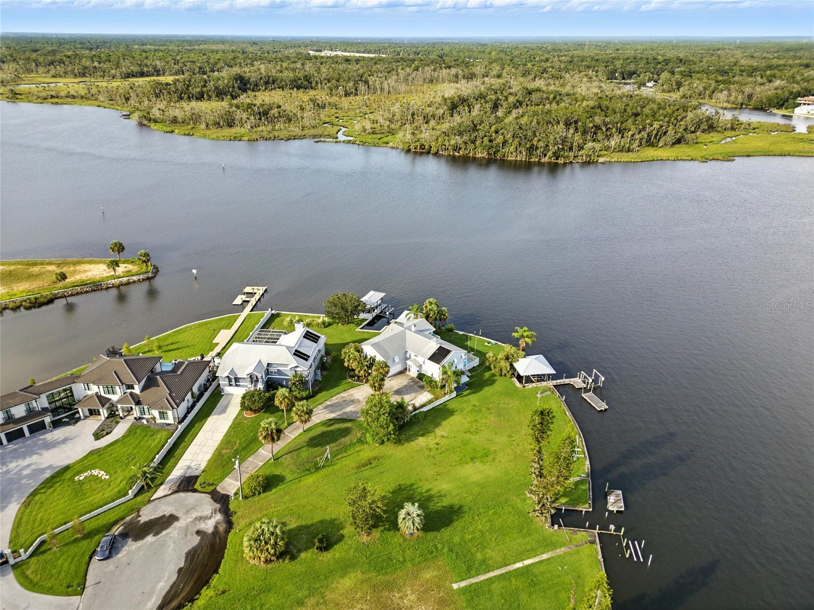 Listing photo id 49 for 2435 Watersedge Drive