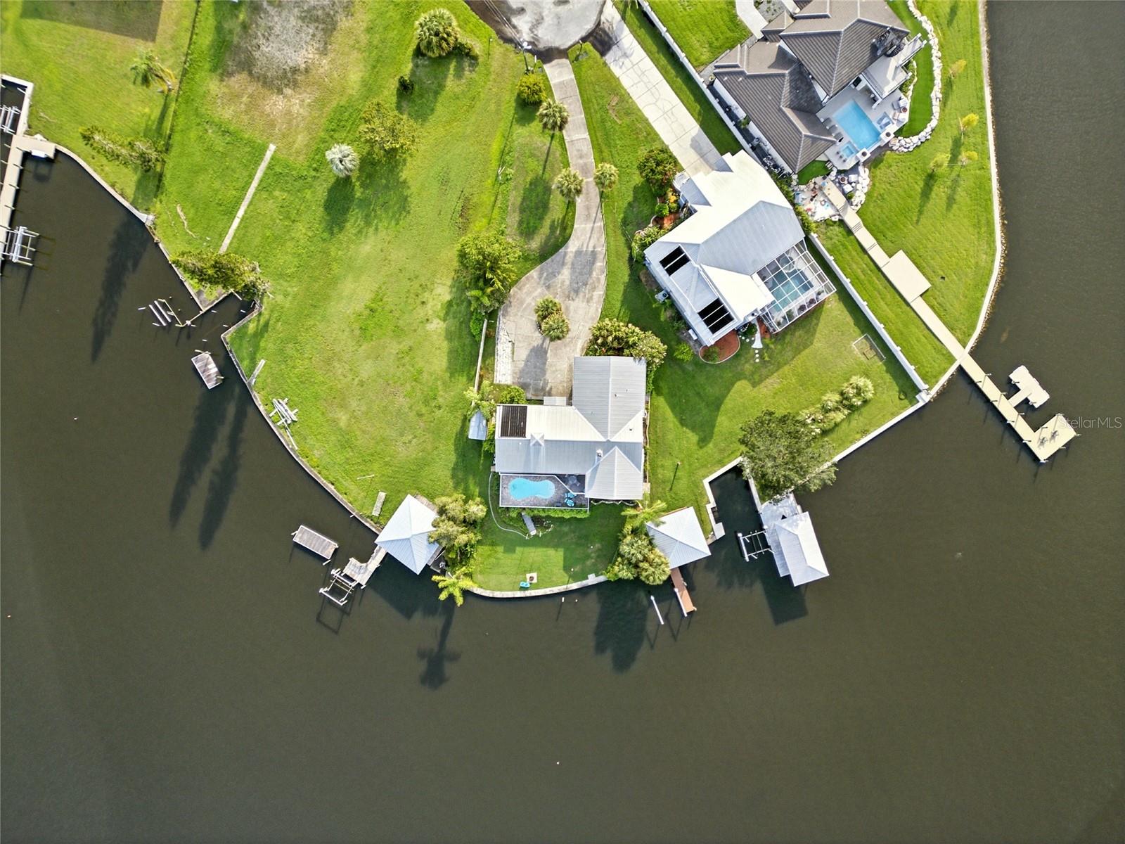 Listing photo id 50 for 2435 Watersedge Drive