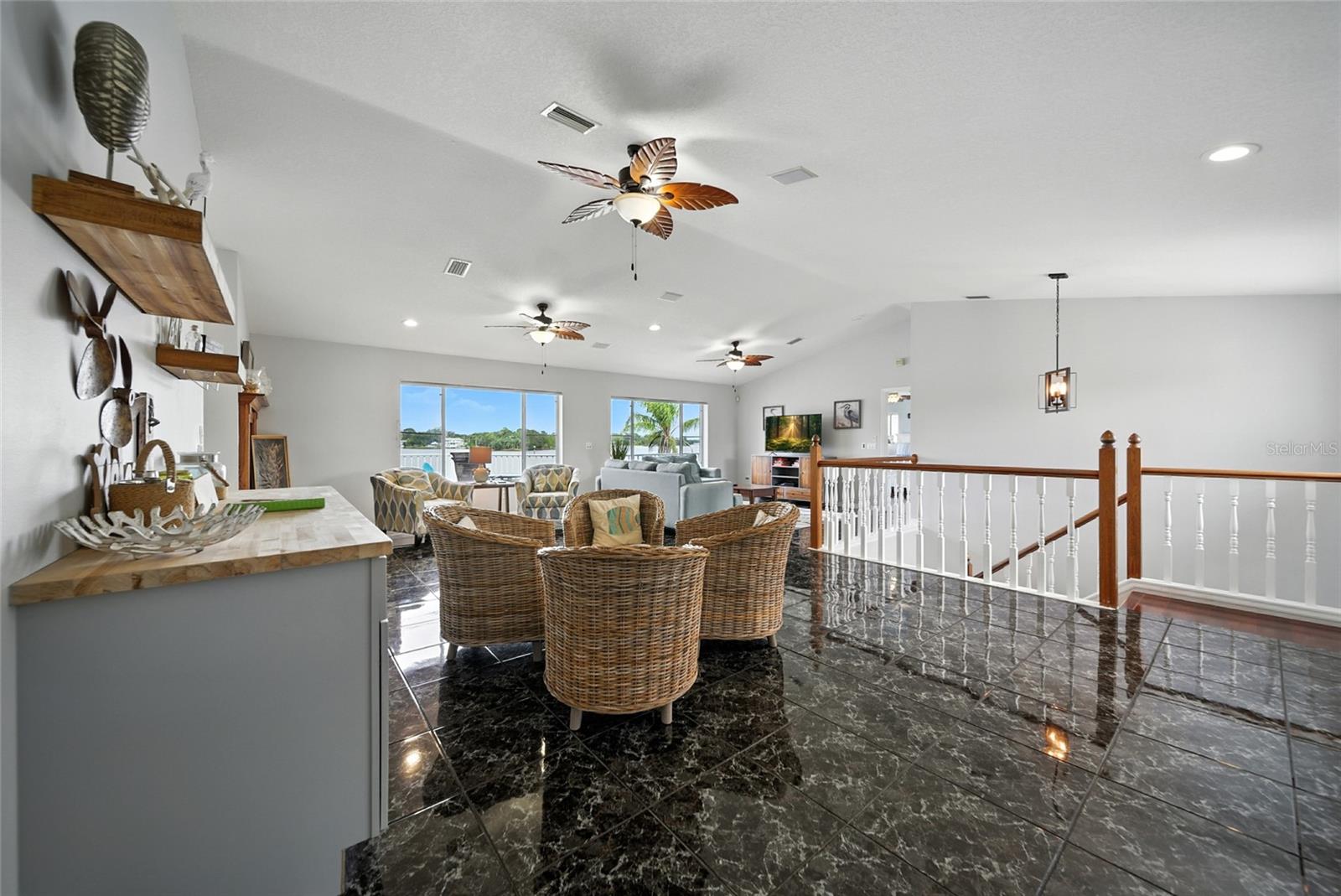Listing photo id 4 for 2435 Watersedge Drive