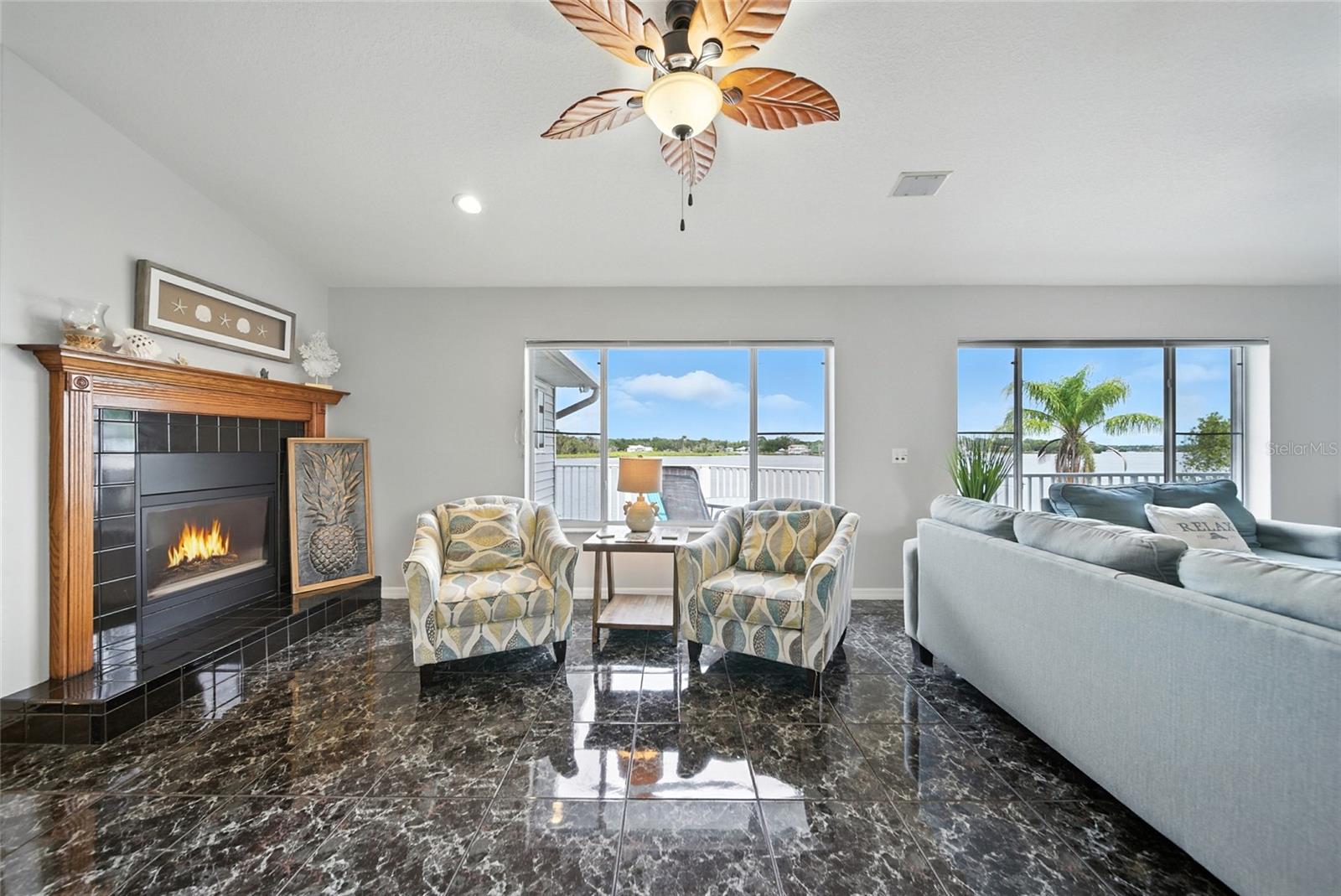 Listing photo id 6 for 2435 Watersedge Drive