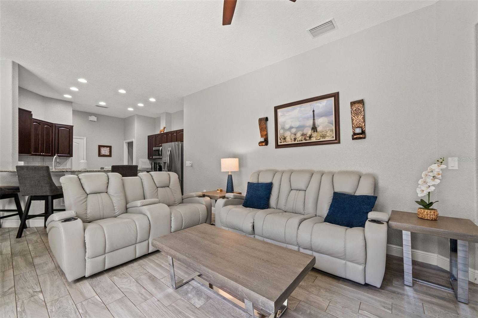 Image 14 of 53 For 16325 Palacky Street