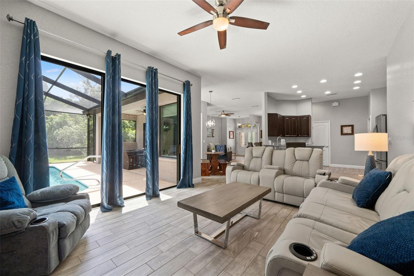 Image 15 of 53 For 16325 Palacky Street