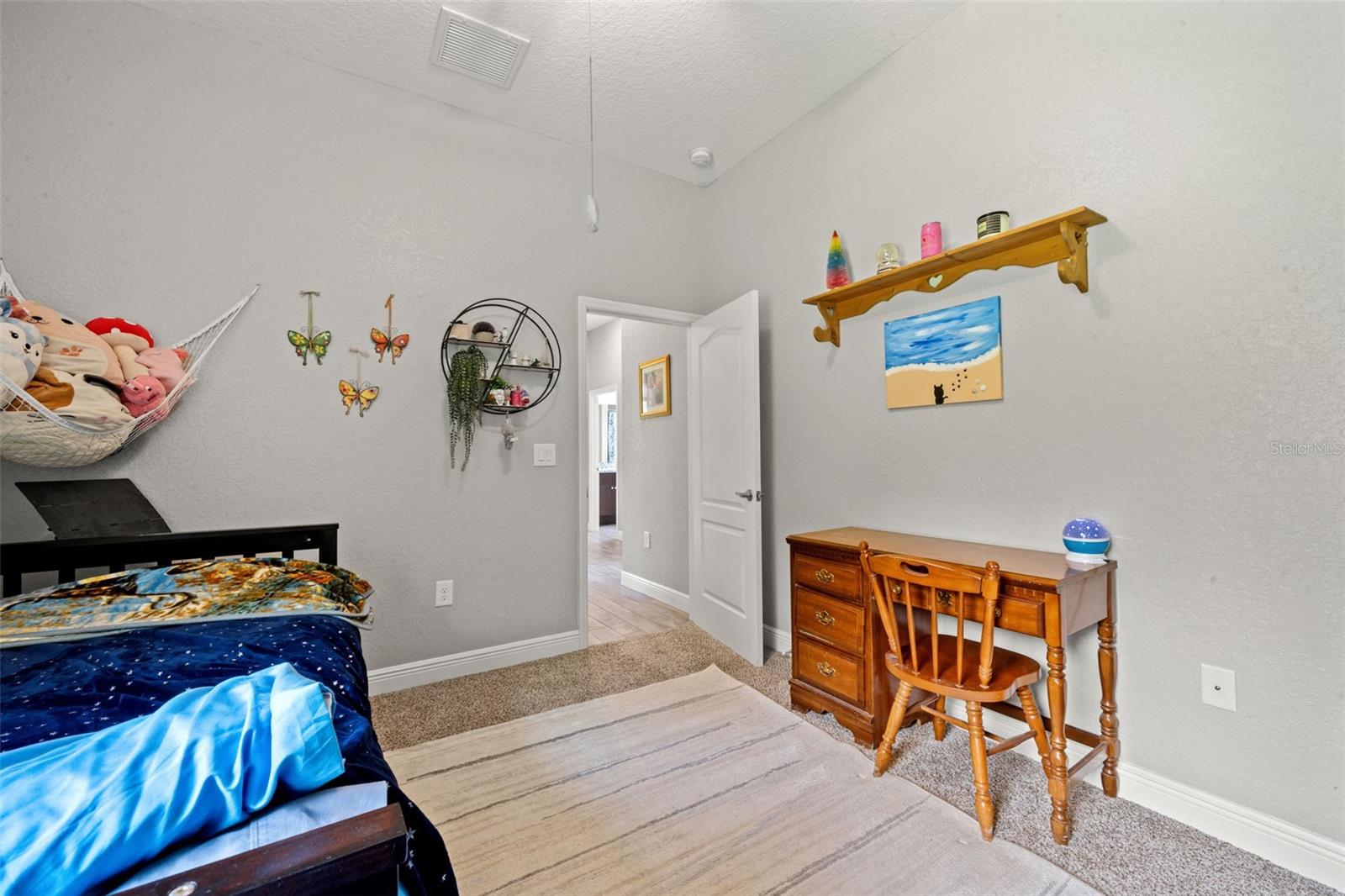 Image 26 of 53 For 16325 Palacky Street