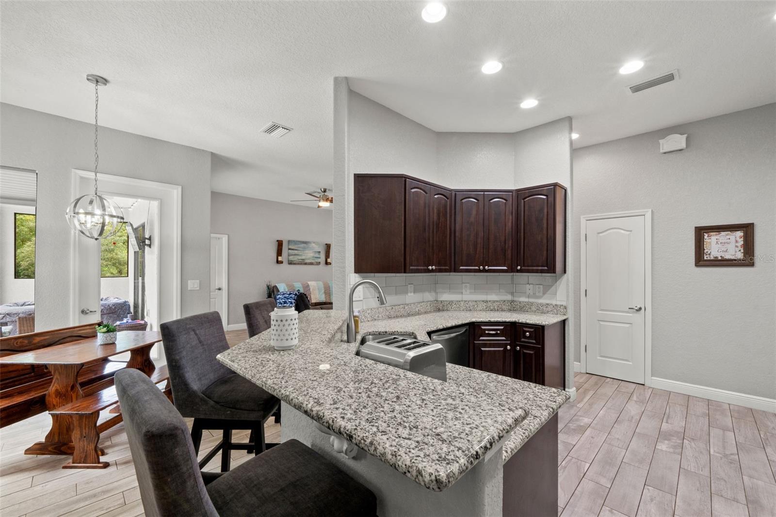 Image 4 of 53 For 16325 Palacky Street