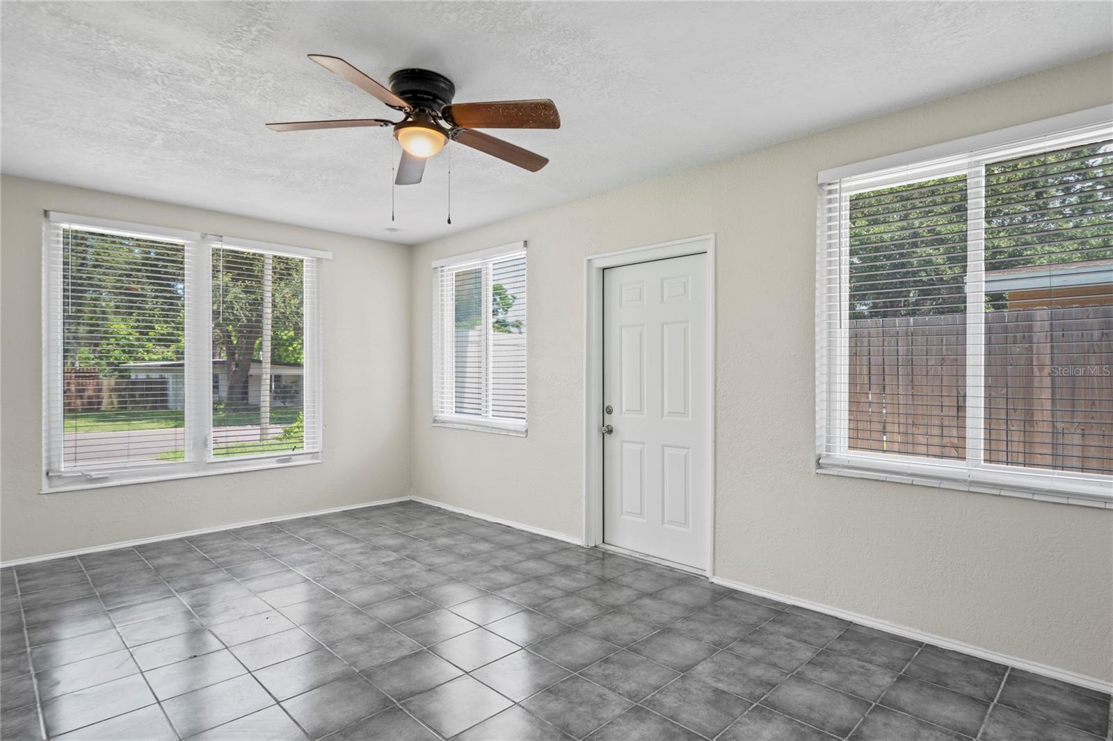 Image 11 of 23 For 1313 Barry Street