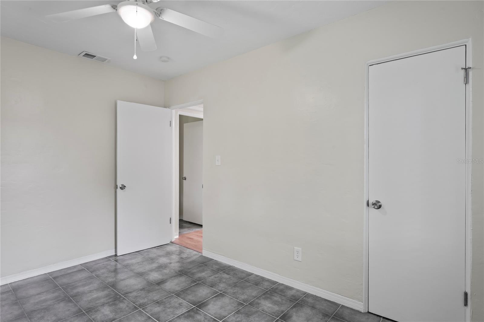 Image 13 of 23 For 1313 Barry Street