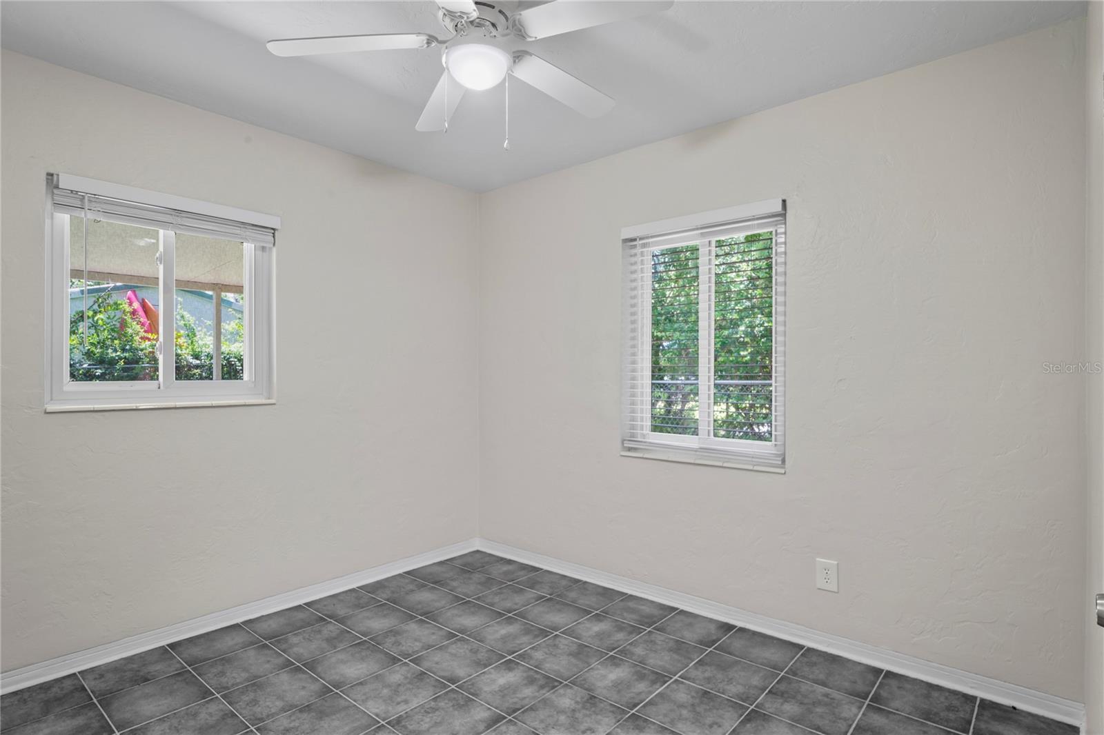 Image 14 of 23 For 1313 Barry Street