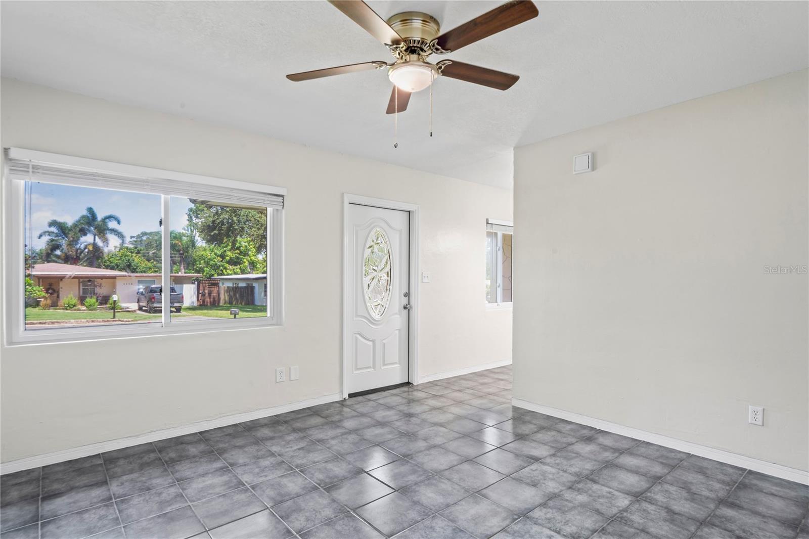 Image 3 of 23 For 1313 Barry Street
