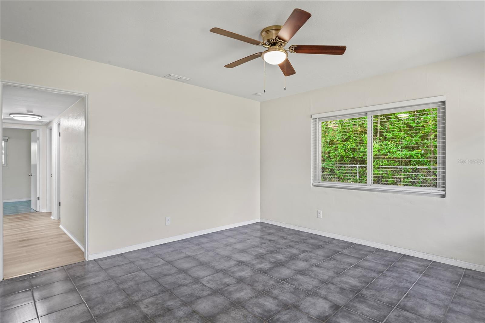 Image 4 of 23 For 1313 Barry Street