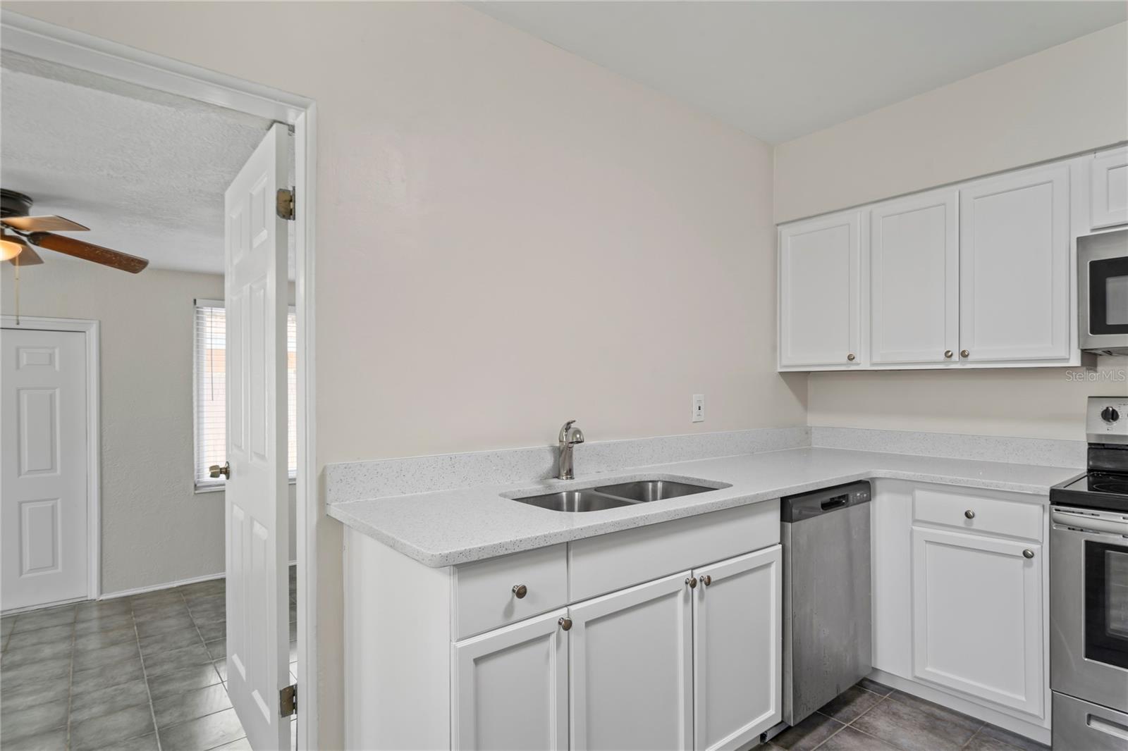 Image 7 of 23 For 1313 Barry Street