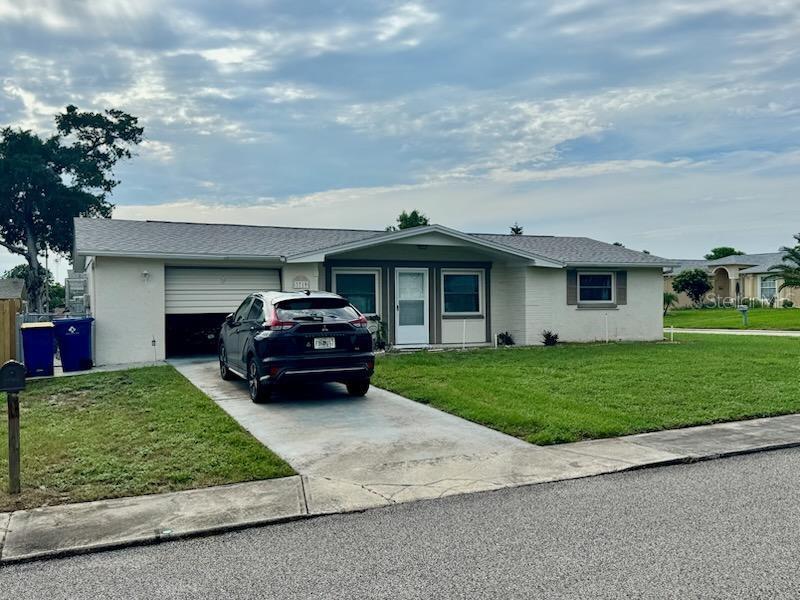 Listing photo id 8 for 3719 Warbler Drive