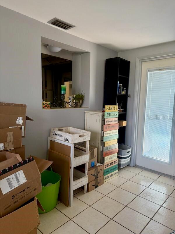 Listing photo id 4 for 3719 Warbler Drive