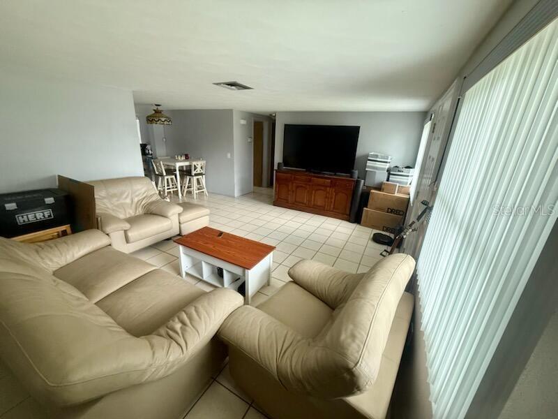 Listing photo id 6 for 3719 Warbler Drive