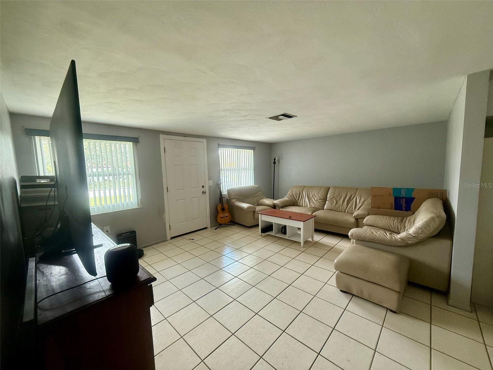 Listing photo id 7 for 3719 Warbler Drive