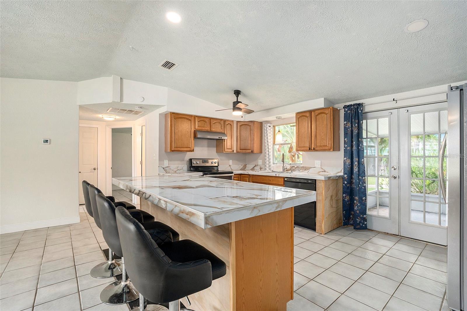 Image 10 of 27 For 7238 Dianne Drive