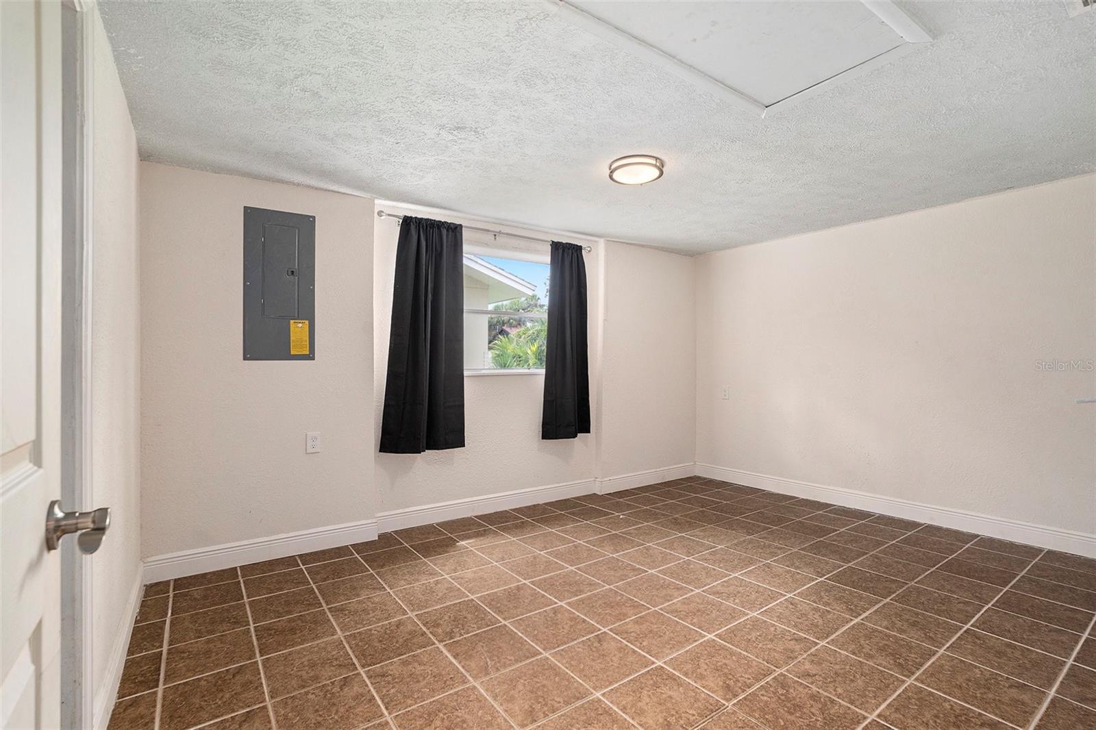 Image 12 of 27 For 7238 Dianne Drive