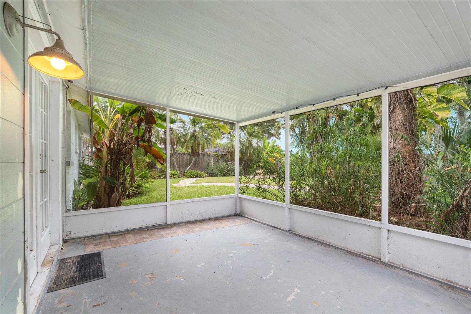 Image 23 of 27 For 7238 Dianne Drive