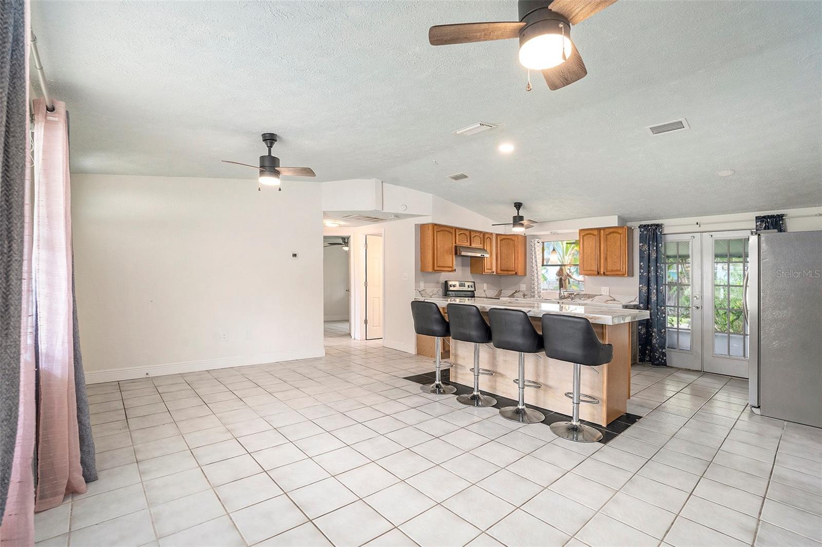 Image 5 of 27 For 7238 Dianne Drive