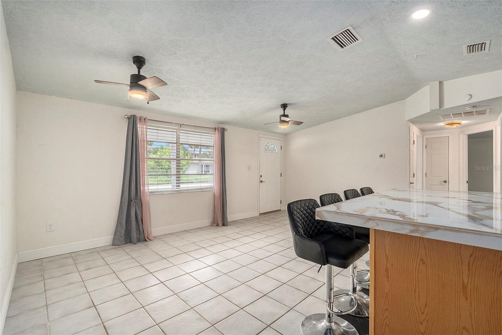 Image 7 of 27 For 7238 Dianne Drive