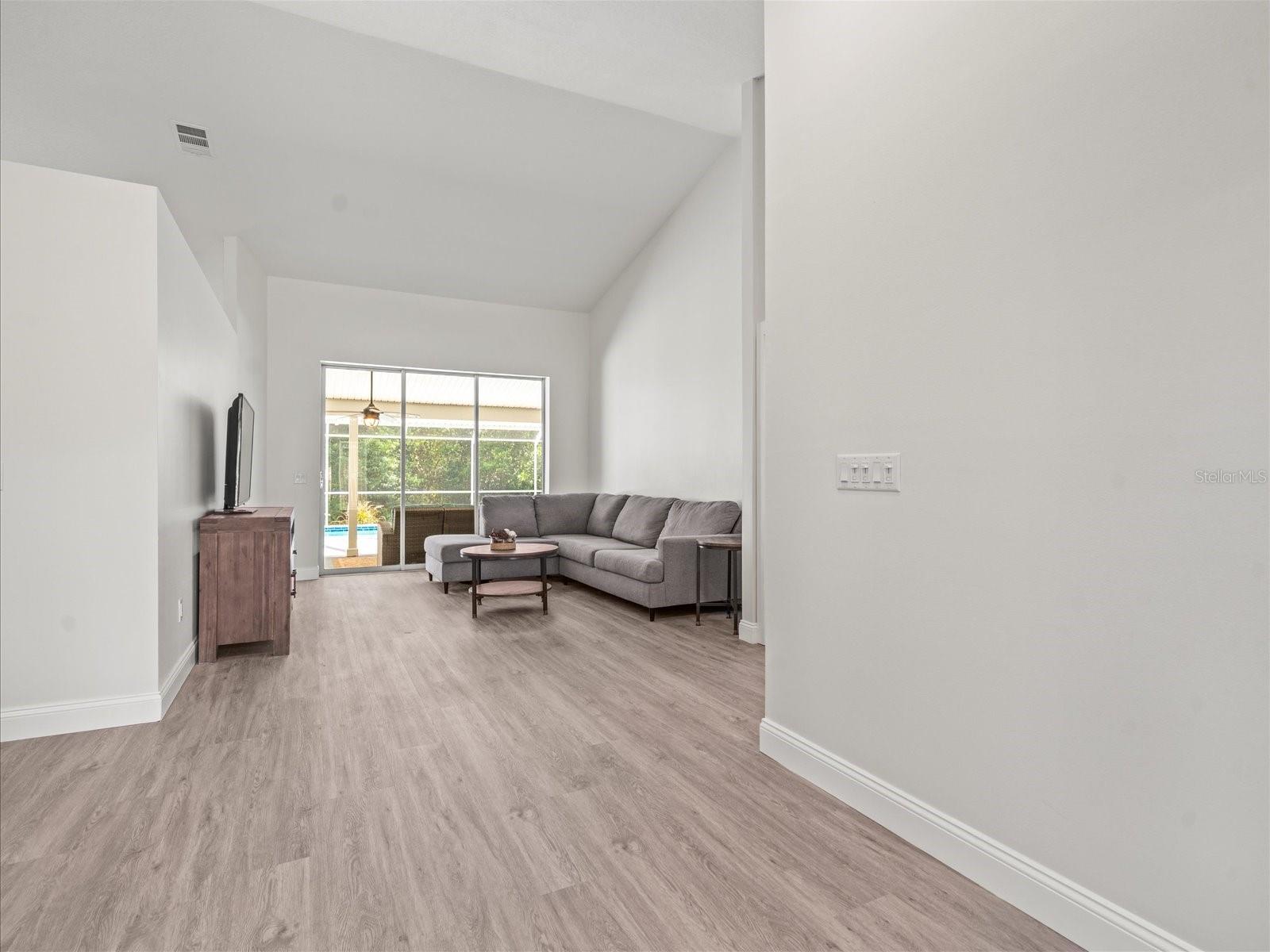 Image 5 of 53 For 7 Graytwig Court W