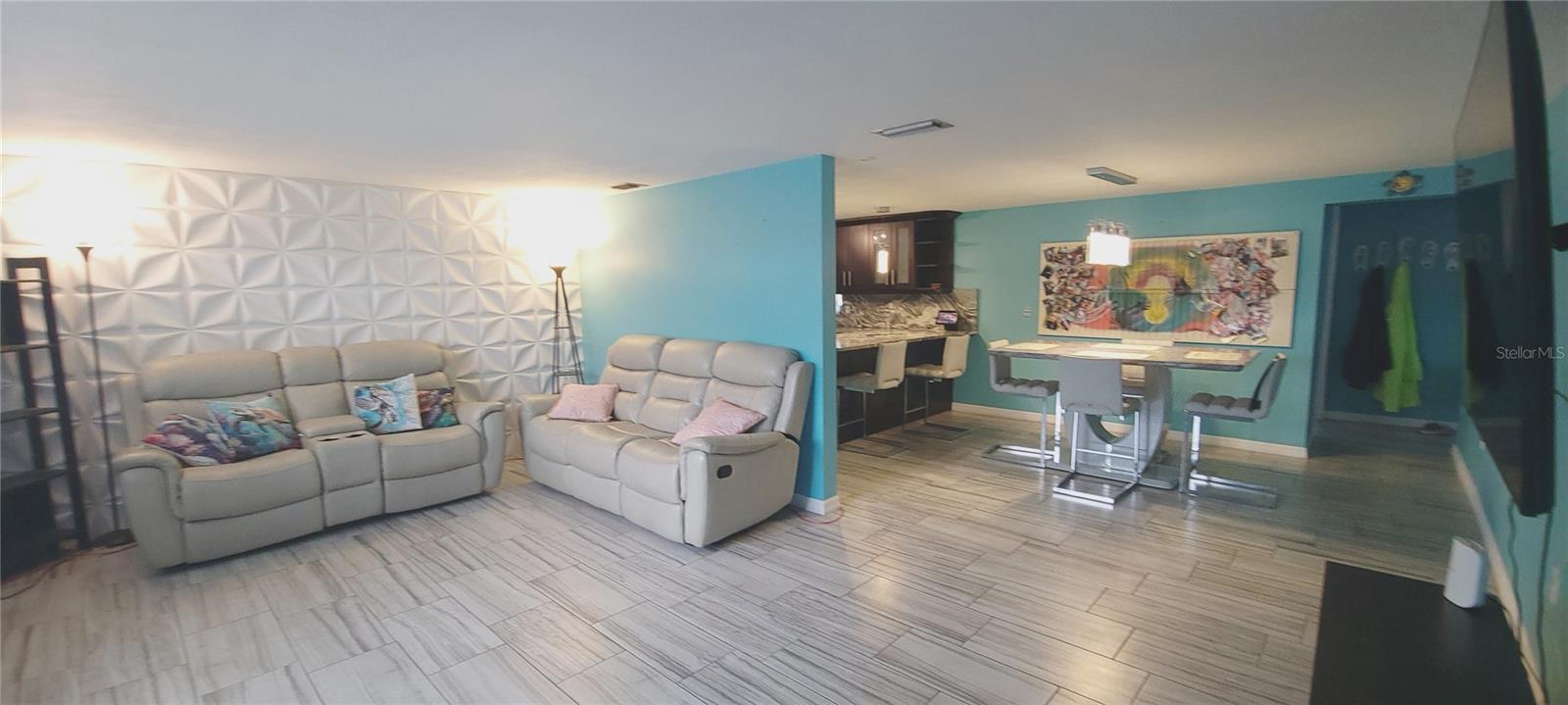 Image 3 of 20 For 11241 Linden Lane