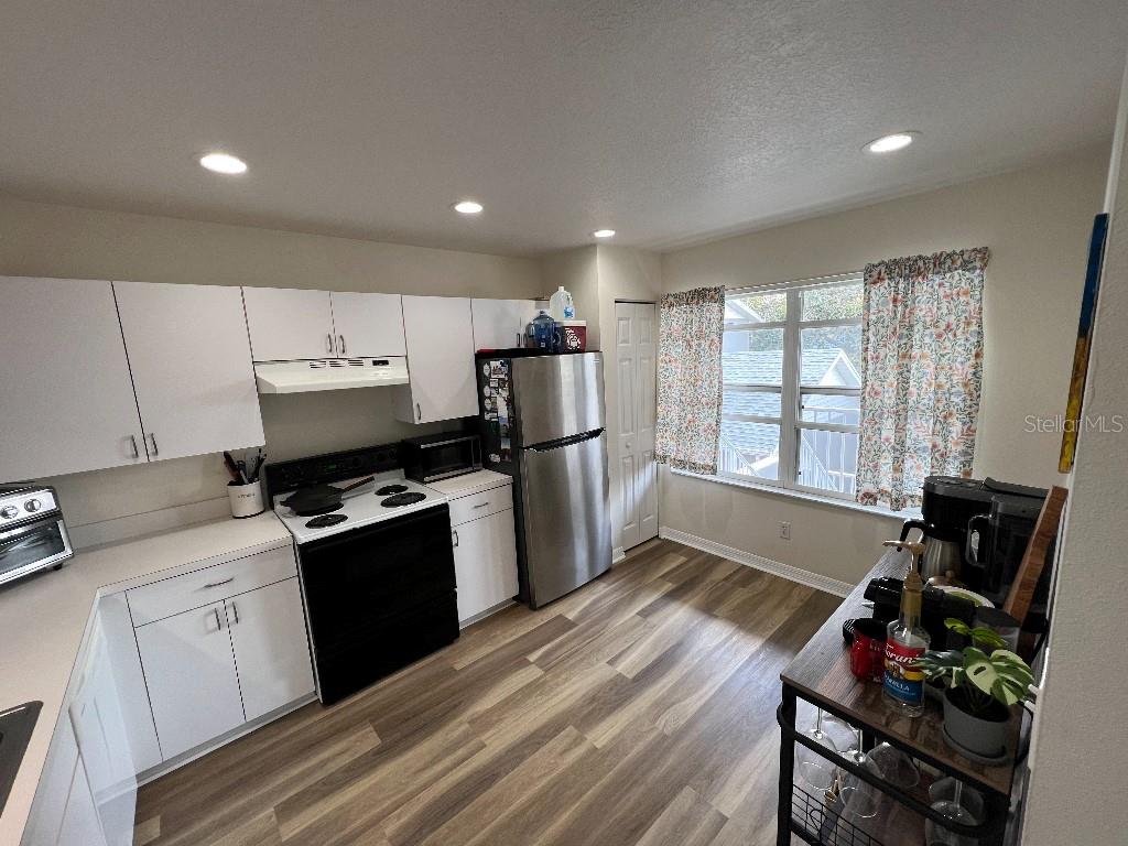 Image 17 of 49 For 9485 Hamlin Boulevard 8