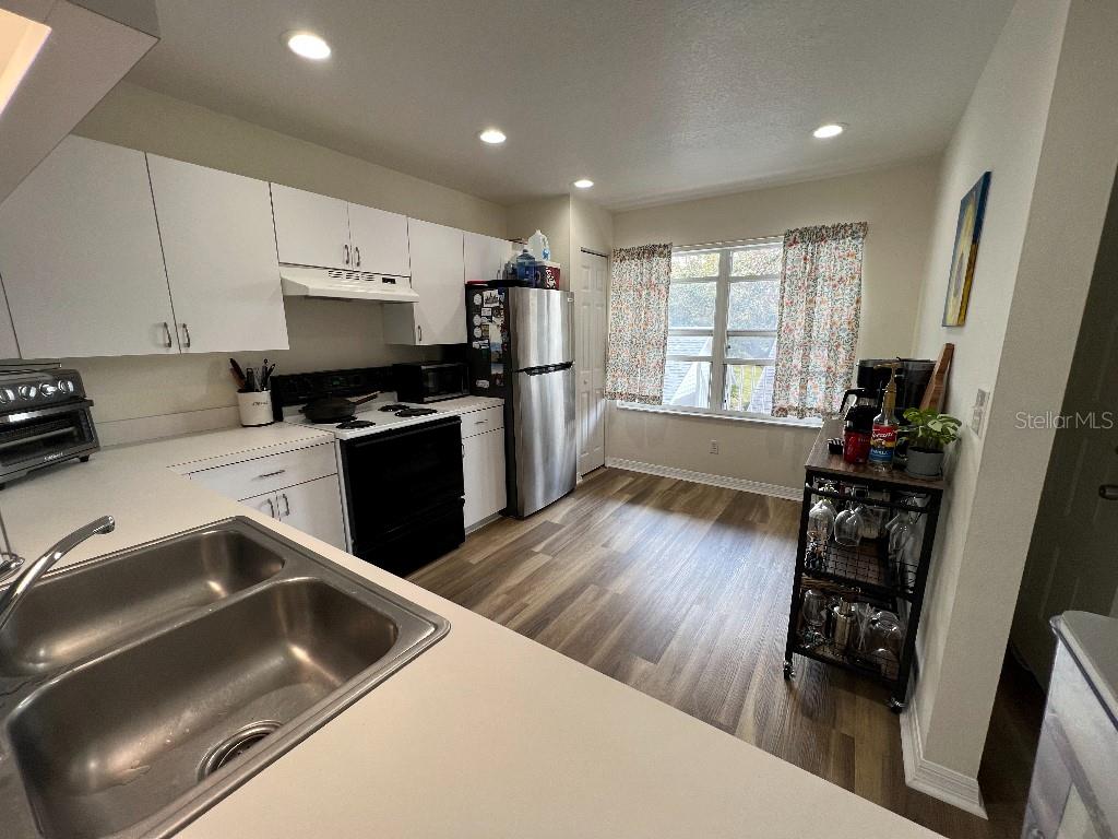 Image 18 of 49 For 9485 Hamlin Boulevard 8