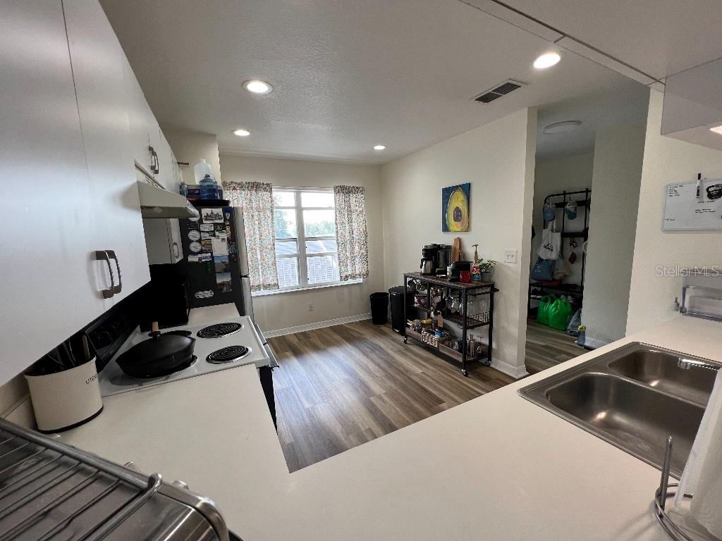 Image 19 of 49 For 9485 Hamlin Boulevard 8