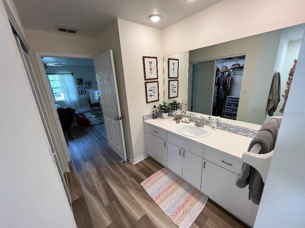 Image 31 of 49 For 9485 Hamlin Boulevard 8