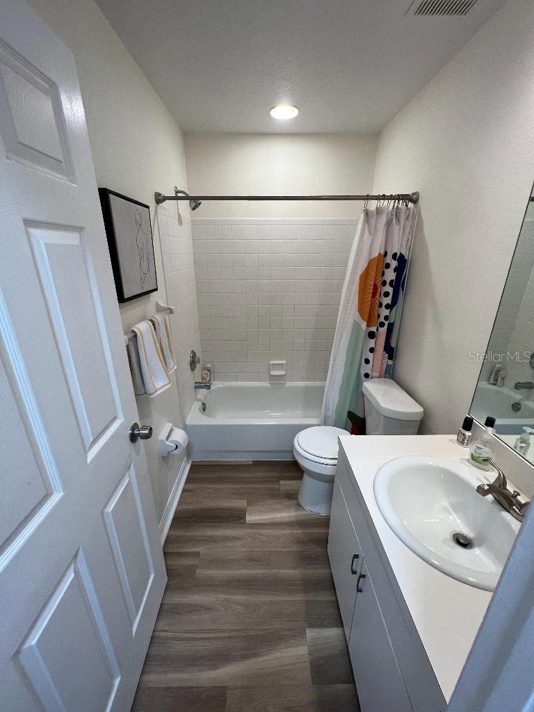 Image 39 of 49 For 9485 Hamlin Boulevard 8