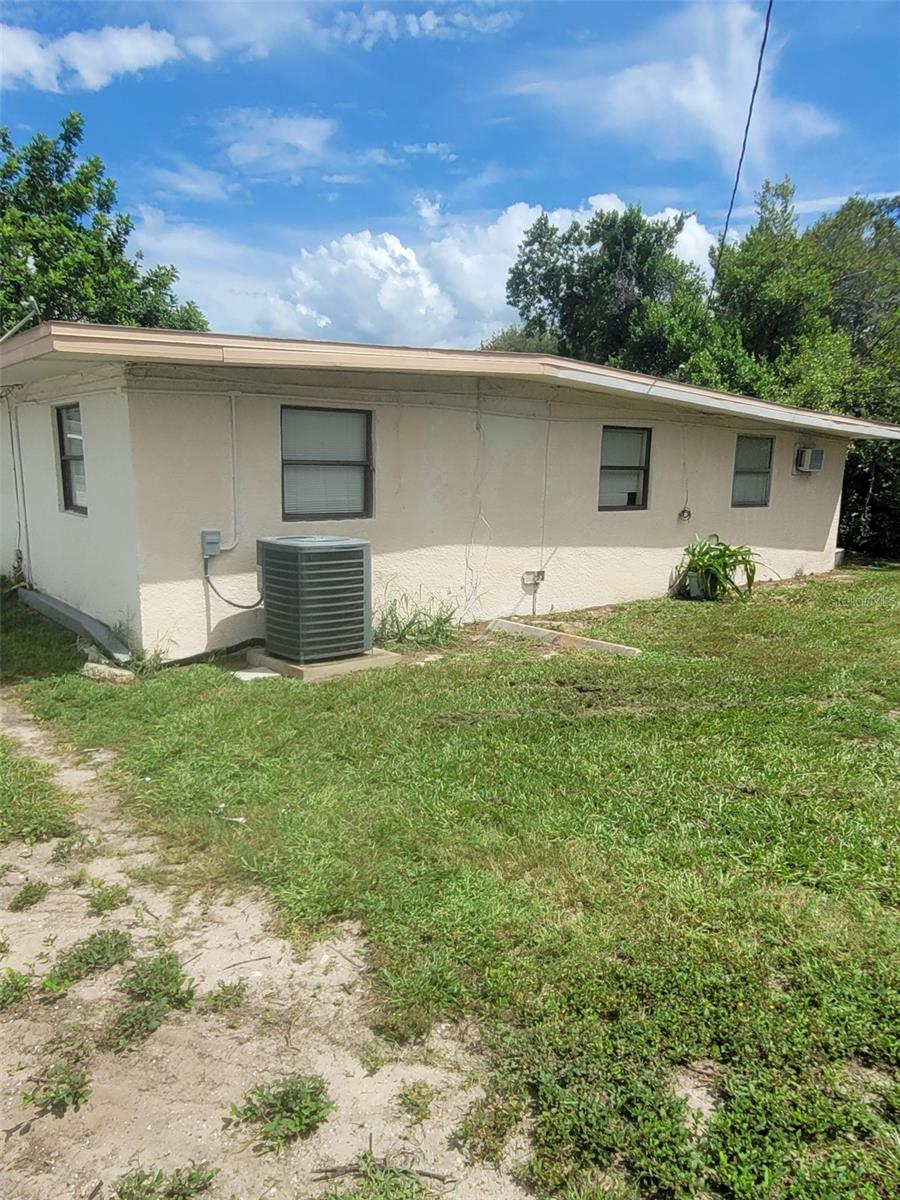 Image 4 of 26 For 1839 & 1841 Hacienda Way