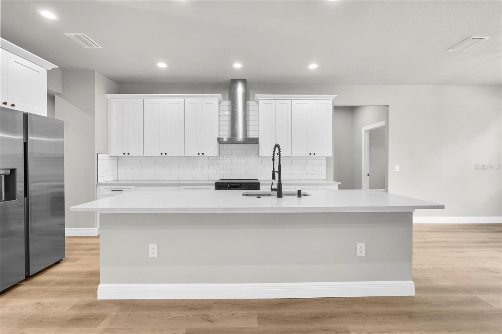 Listing photo id 0 for 3 Lupine Street